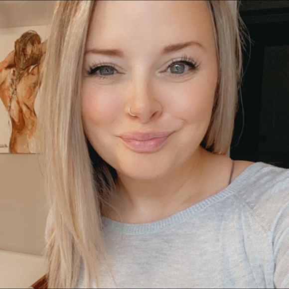 Meet your Posher, Jaclynne - Picture 1 of 1